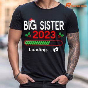 Big Sister 2023 Christmas Pregnancy Announcement Xmas Pj T-shirt is being worn on the body