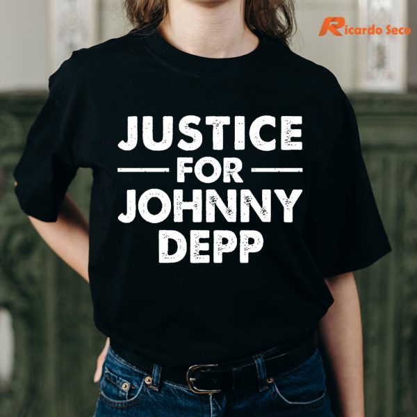 Justice For Johnny Depp T-shirt is being worn