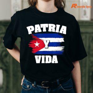 Patria Y Vida T-shirt T-shirt is worn on the human body