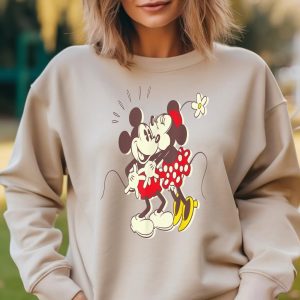 Vintage Disney Kiss Mickey and Minnie Mouse Romance Tee